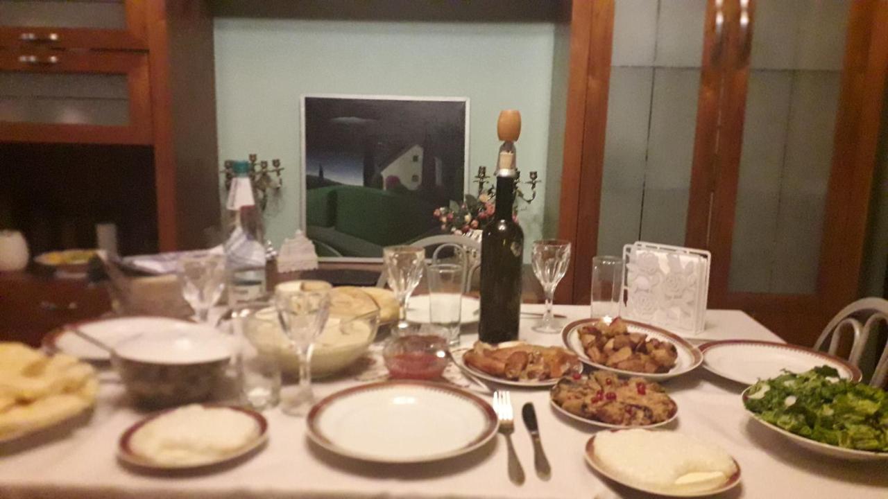 Kutaisi Center Guesthouse Екстер'єр фото