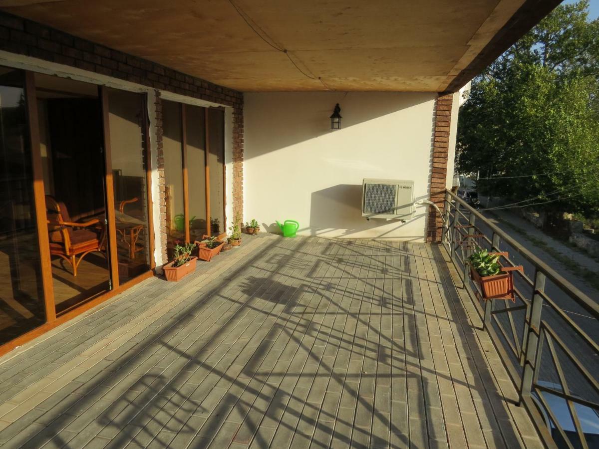 Kutaisi Center Guesthouse Екстер'єр фото