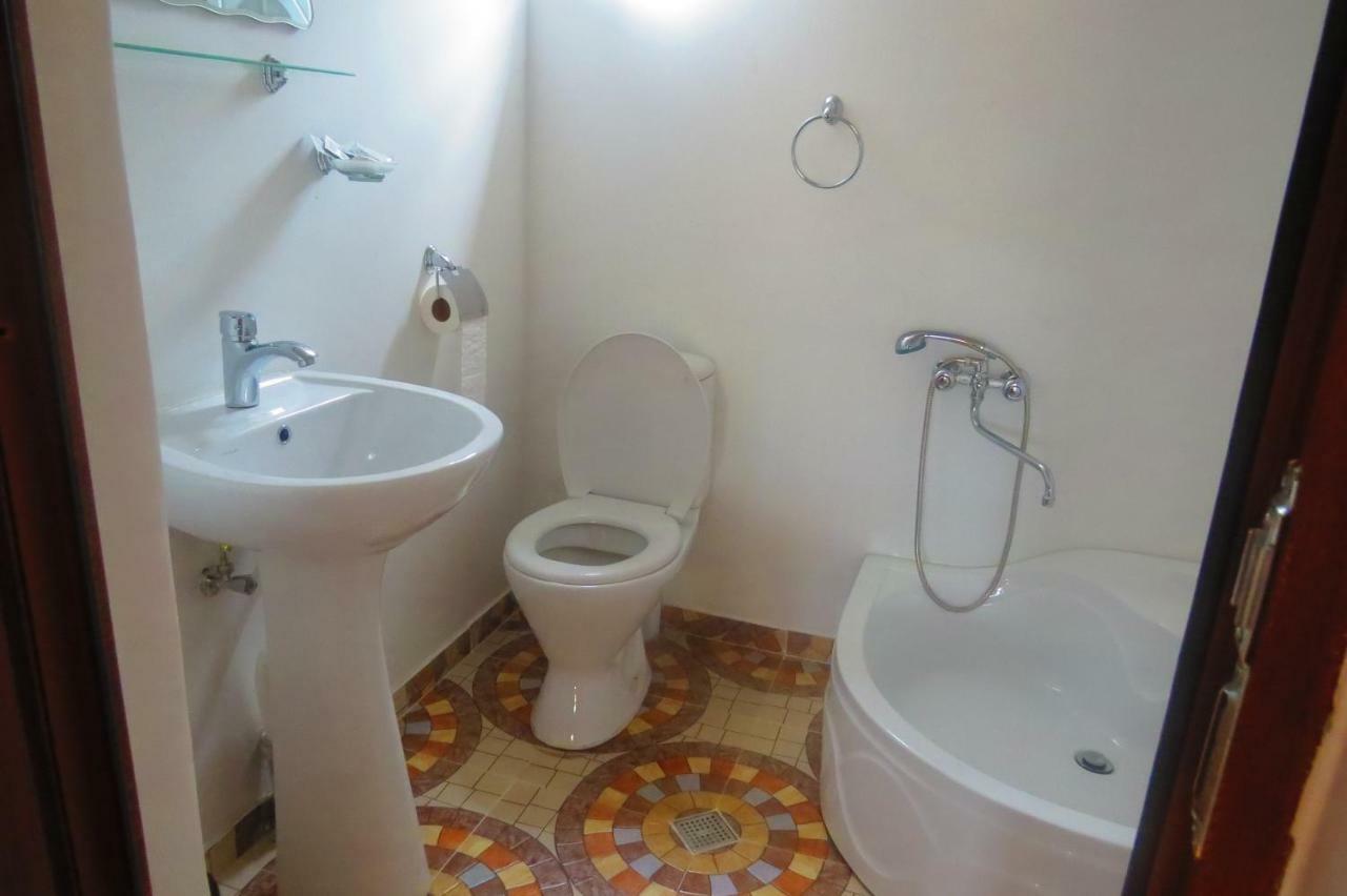 Kutaisi Center Guesthouse Екстер'єр фото